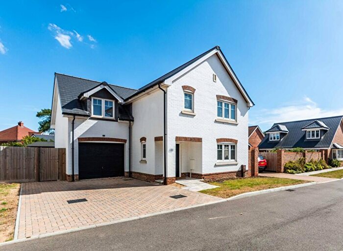 4 Bedroom Detached House For Sale In Abbots Field, Yapton, BN18