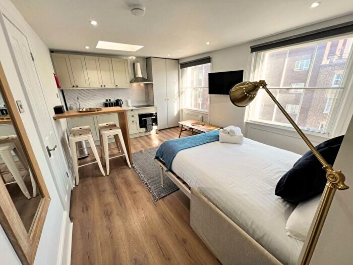 Apartment To Rent In Studio Flat, Gloucester Place, Baker Street, NW1