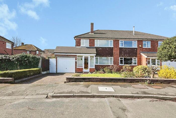 3 Bedroom Semi Detached House For Sale In Woodlands Avenue, Water Orton, Birmingham, B46