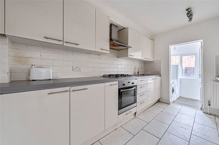 3 Bedroom Terraced House To Rent In Bury Road, Wood Green, London, N22