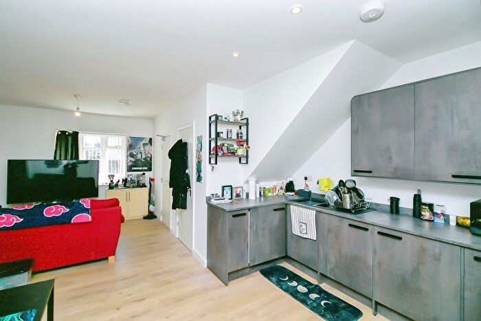 1 Bedroom Flat For Sale In Glebe Street, Penarth, CF64