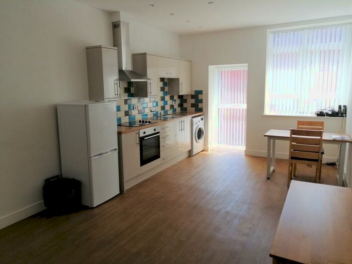 1 Bedroom Flat To Rent In The Kingsway, Swansea, SA1