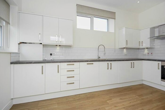 2 Bedroom Flat To Rent In Southsea Road, Kingston Upon Thames, KT1