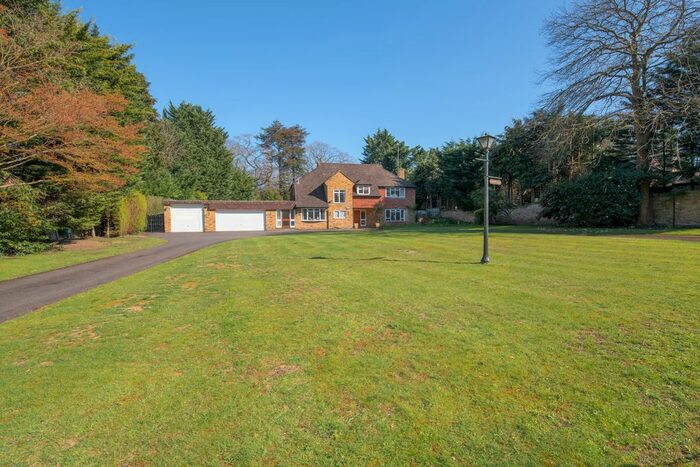 4 Bedroom Detached House To Rent In Firfields, Weybridge, Surrey, KT13