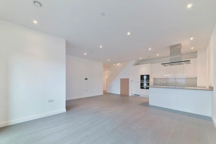 2 Bedroom Flat To Rent In Thonrey Close, Colindale Gardens, Colindale, London, NW9