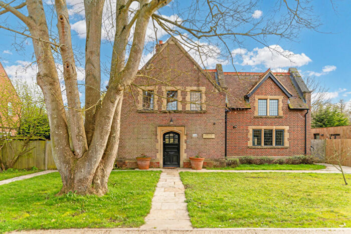 6 Bedroom Detached House For Sale In Maidenhatch Pangbourne Reading, Berkshire, RG8