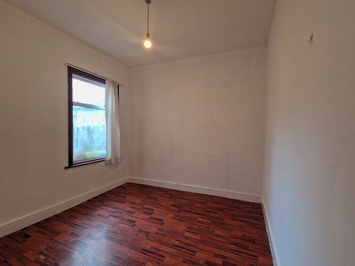 2 Bedroom Flat To Rent In Vicarage Lane, London, E15