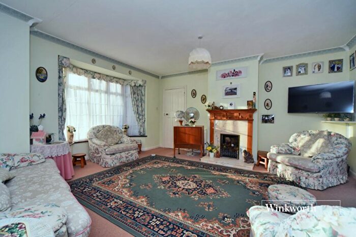 5 Bedroom Detached House For Sale In Kingsmead Avenue, Worcester Park, KT4