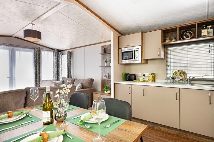 2 Bedroom Mobile/park Home For Sale In East Heslerton, Malton, YO17