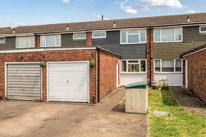 3 Bedroom Detached House For Sale In Hetherington Road, Shepperton, TW17