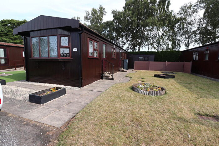2 Bedroom Park Home For Sale In Maple Avenue, The Elms, Torksey, LN1
