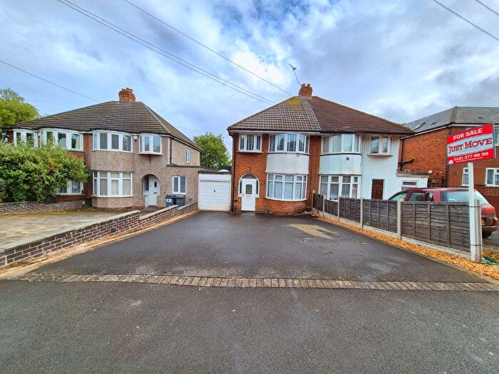 3 Bedroom Semi Detached House For Sale In Court Oak Road, Birmingham, B32