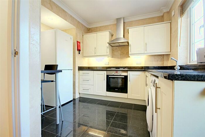 3 Bedroom Flat To Rent In Bowes Road, London, N11