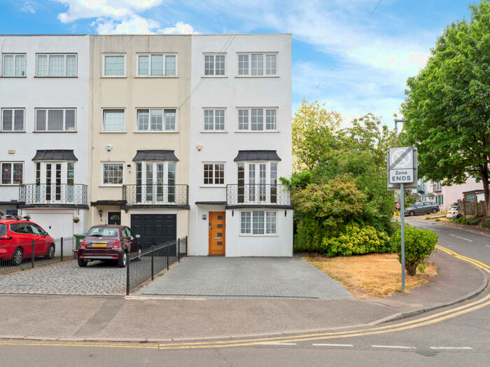 5 Bedroom Semi-Detached House To Rent In Crescent Road, Kingston Upon Thames, Surrey, KT2