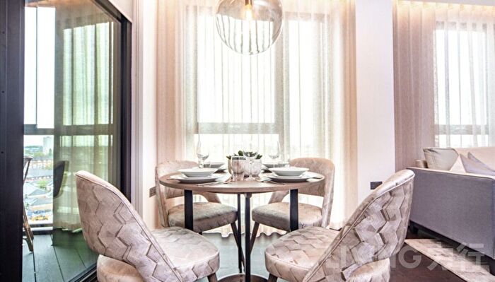 2 Bedroom Flat To Rent In Charles Clowes Walk, Nine Elms, SW11