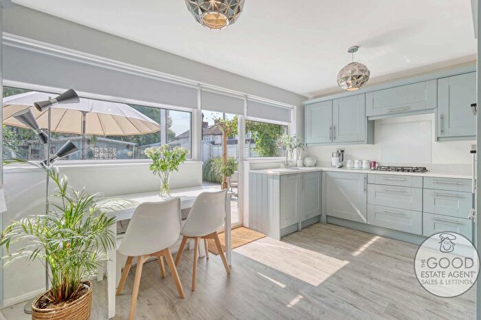 4 Bedroom End Of Terrace House For Sale In Avondale Drive, Loughton, IG10