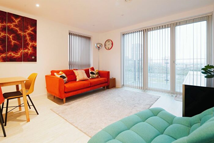 2 Bedroom Flat For Sale In Goldstone Lane, Hove, BN3