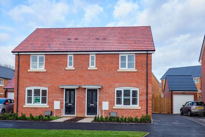 3 Bedroom Semi-Detached House To Rent In Lionheart Avenue, Bishops Tachbrook, Leamington Spa, CV33