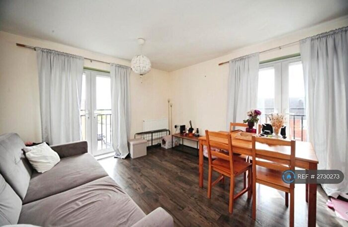 2 Bedroom Flat To Rent In Frenchs Avenue, Dunstable, LU6