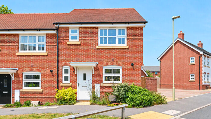 3 Bedroom End Of Terrace House For Sale In Farm Drive, Petersfield, Hampshire, GU31