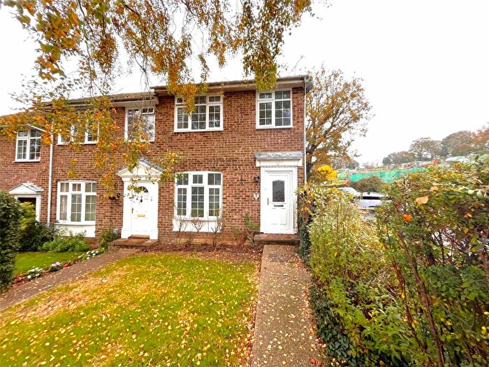 3 Bedroom End Of Terrace House To Rent In Oakfields, Guildford, Surrey, GU3