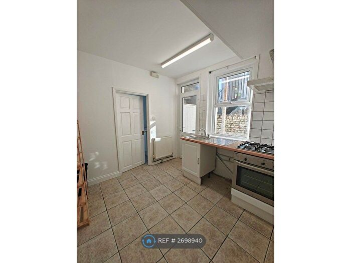 1 Bedroom Flat To Rent In Longcroft Road, Weymouth, DT4