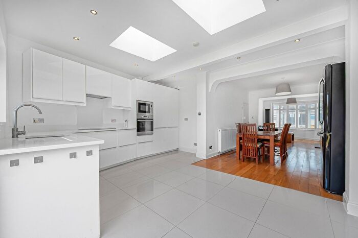 4 Bedroom Semi-Detached House To Rent In Brent Road, Shooters Hill, SE18