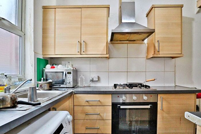 2 Bedroom End Of Terrace House For Sale In Glossop Street, Leeds, LS6