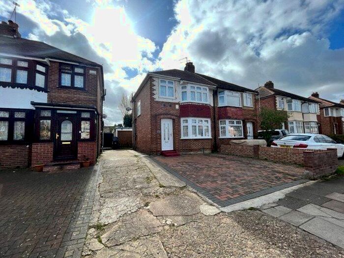 3 Bedroom Semi-Detached House To Rent In Letchworth Avenue, Bedfont, Greater London, TW14
