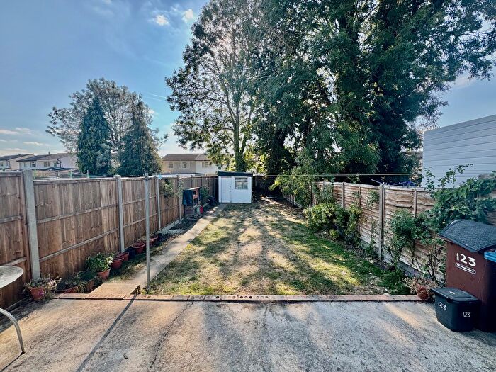 4 Bedroom Semi-Detached House To Rent In Hampden Road, Harrow, HA3
