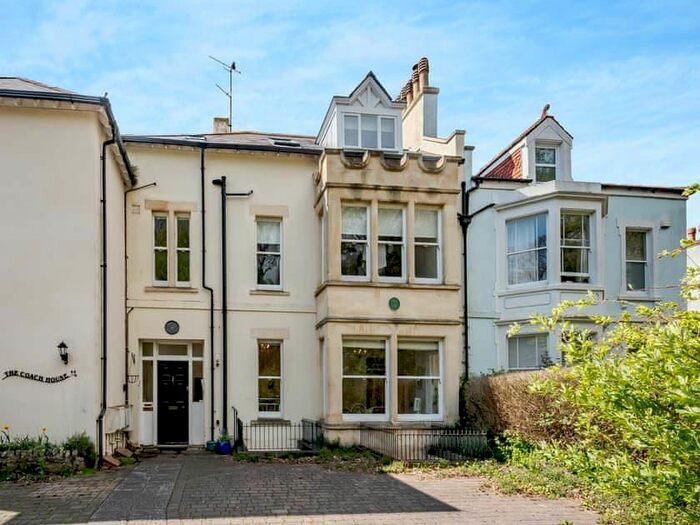 2 Bedroom Flat To Rent In Woodhill Road, Bristol, BS20