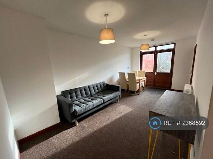 3 Bedroom Flat To Rent In City Road, Bristol, BS2