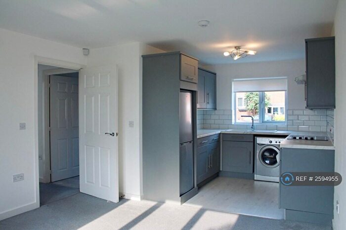 2 Bedroom Flat To Rent In Peel Drive, Wilnecote, Tamworth, B77