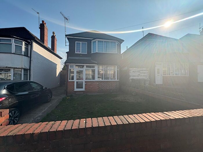 3 Bedroom Detached House To Rent In Chestnut Road, Oldbury, B68