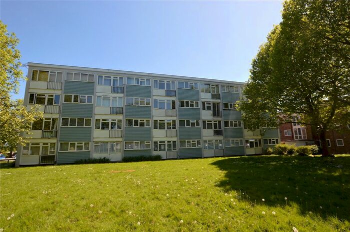 1 Bedroom Flat To Rent In The Knares, Basildon, SS16