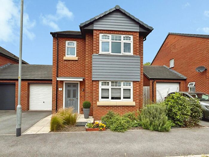 3 Bedroom Link Detached House For Sale In Clover Close, Crewe, CW2