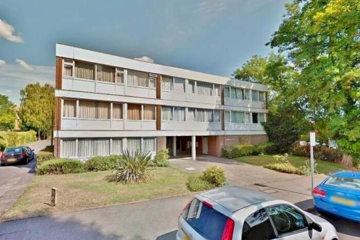 2 Bedroom Flat To Rent In Ravenswood Court, Woking, Surrey, GU22