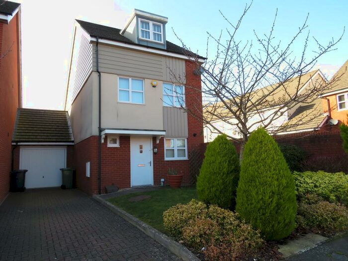4 Bedroom Detached House To Rent In Trenchmead Gardens, Basingstoke, RG24