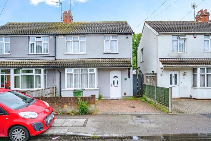 3 Bedroom Semi Detached House For Sale In Blundell Road, Luton, Bedfordshire, LU3