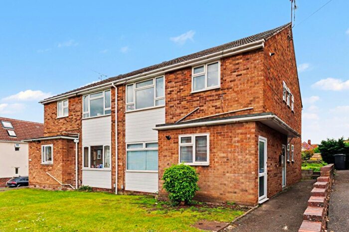 2 Bedroom Maisonette For Sale In Llewellyn Road, Leamington Spa, CV31