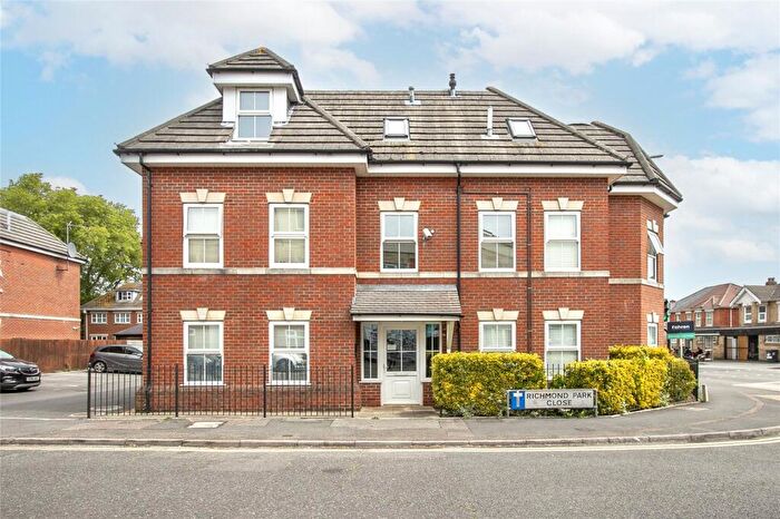 2 Bedroom Apartment For Sale In Holdenhurst Road, Springbourne, Bournemouth, BH8
