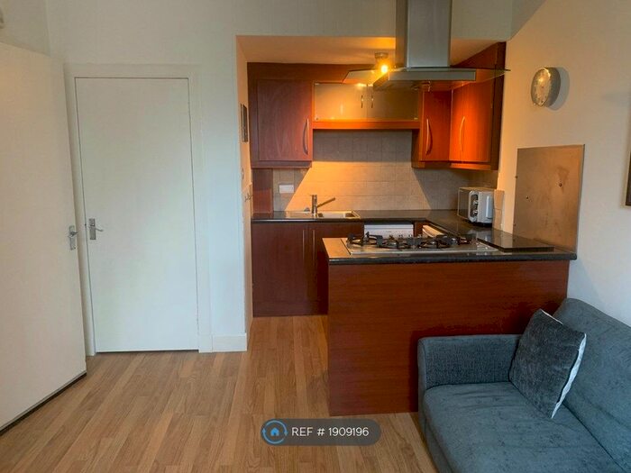 1 Bedroom Flat To Rent In Watson Crescent, Edinburgh, EH11