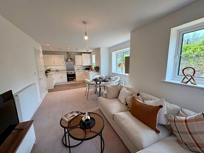 2 Bedroom Flat For Sale In Emery Avenue, Gloucester, GL1