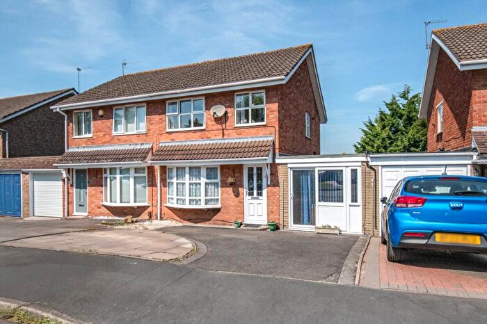 3 Bedroom Semi-Detached House For Sale In Sandon Road, Stourbridge, West Midlands, DY9