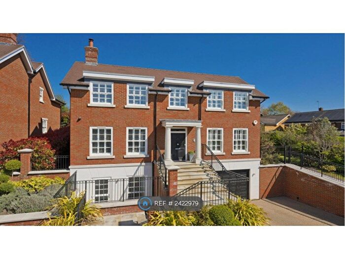 5 Bedroom Detached House To Rent In Alexandra Gate, Reigate, RH2