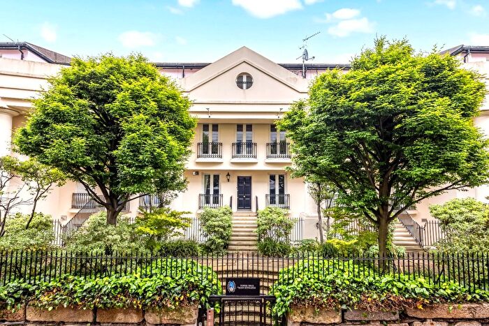 4 Bedroom Town House For Sale In St. Katharines Way, London, Greater London, E1W