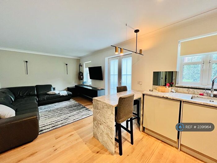 2 Bedroom Flat To Rent In Thornbury Close, London, NW7