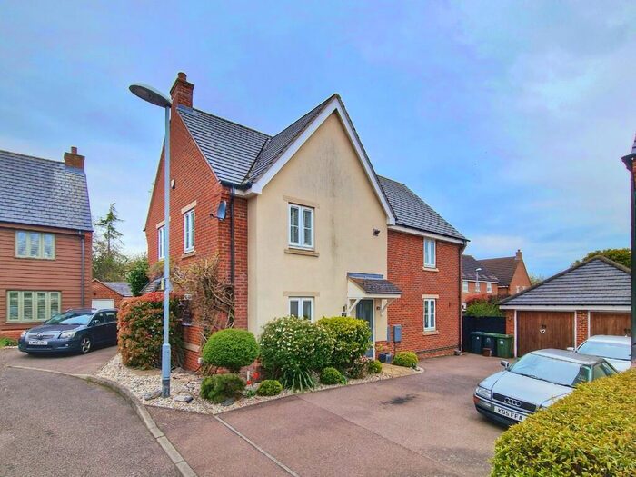 4 Bedroom Detached House For Sale In Butler Drive, Lidlington, Bedfordshire, MK43