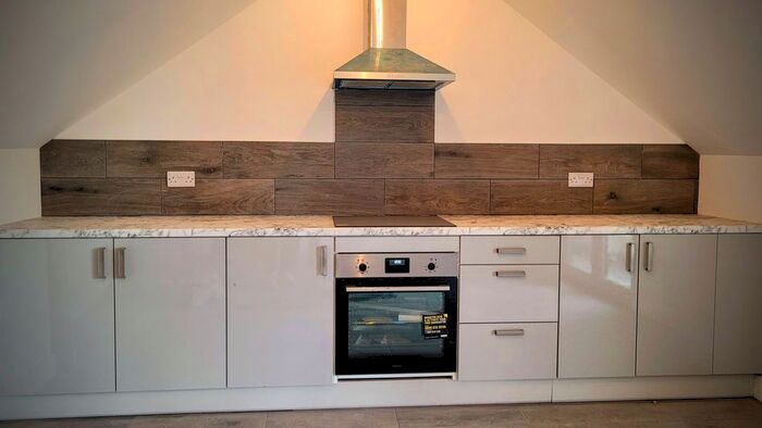 3 Bedroom Flat To Rent In Cricket Road, Oxford, OX4