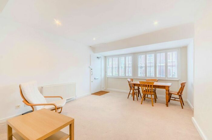 2 Bedroom Flat To Rent In Boundaries Road, Balham, London, SW12
